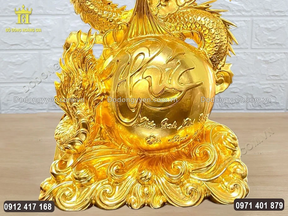To&agrave;n bộ bề mặt được mạ v&agrave;ng 24K sang trọng